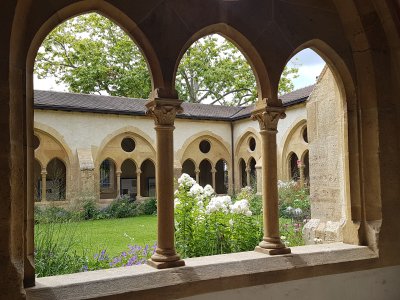<p>Le cloître de la collégiale</p>