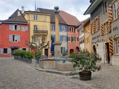 Place avec terrasse, à la Grand-Rue