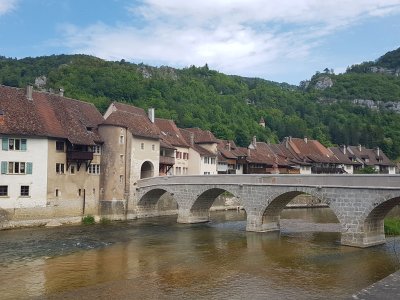 Le pont enjambant le Doubs