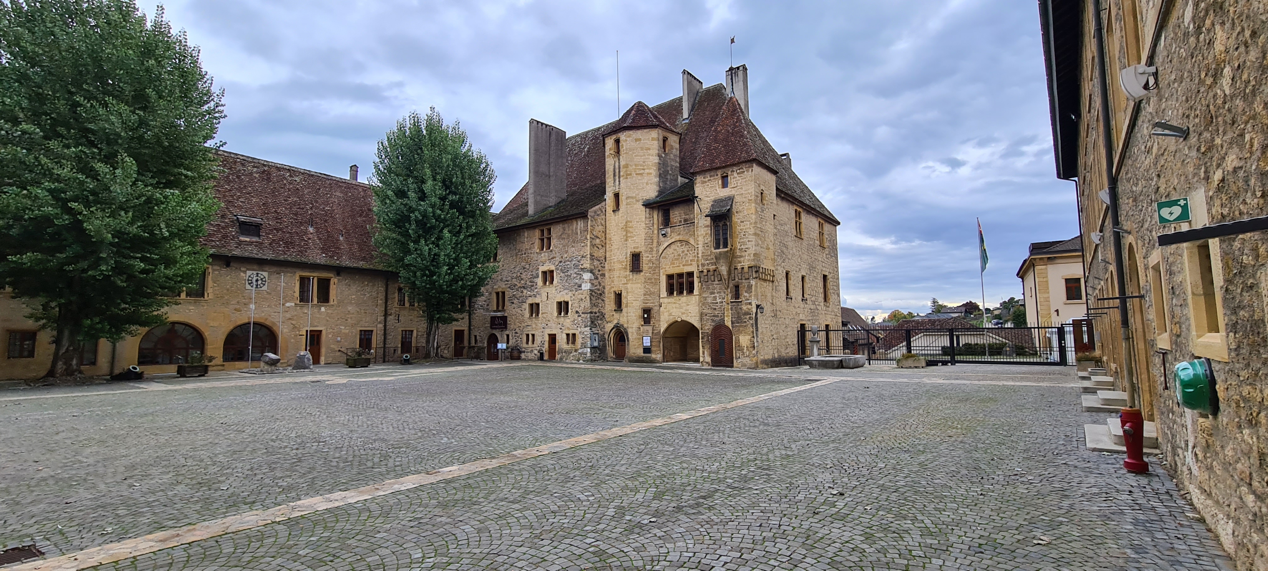 Faux semblants, à Colombier