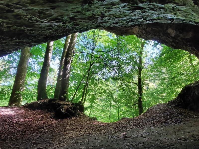 Château de Rochefort et Grotte de Cotencher
