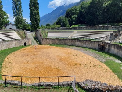<p>Amphithéâtre romain</p>